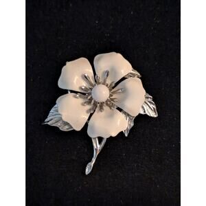 Vintage Sarah Coventry Summer Magic Series White Enamel Flower Brooch